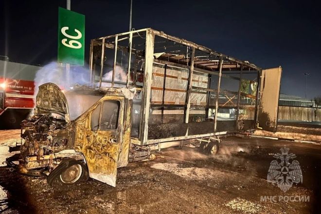 Грузовик сгорел в Нижнем Новгороде из-за неисправности - фото 4