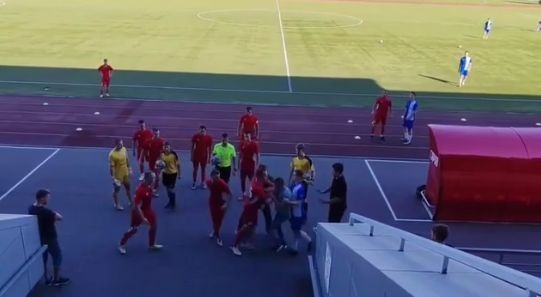 Драка произошла на футбольном матче в Нижегородской области - фото 1