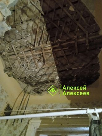 Квартиру затопило кипятком из-за обрушения потолка в Дзержинске - фото 2