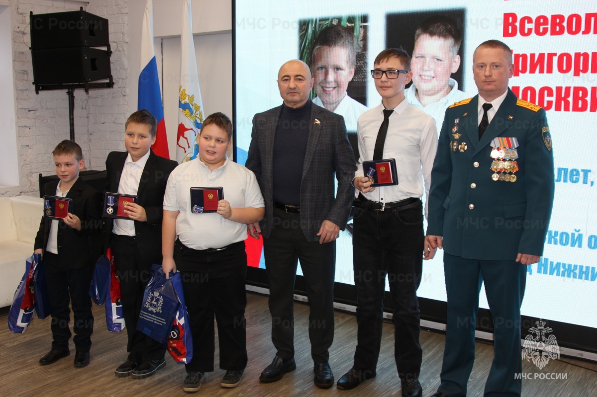 Юных нижегородцев наградили за проявленный героизм и мужество - фото 1