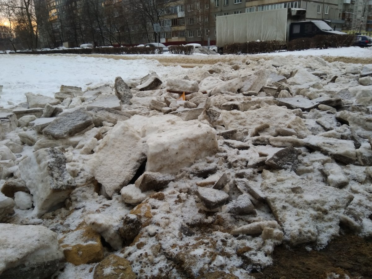 Парковки в Автозаводском районе завалены снегом - фото 1