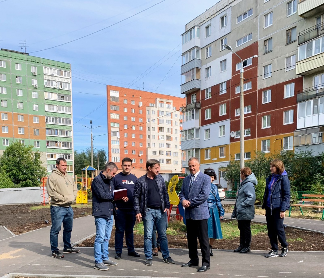 Депутат Андрей Тарасов оценил благоустройство придомовых территорий в Нижегородском районе - фото 1
