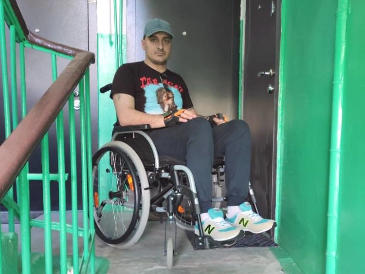 Недоступное жилье: инвалид-колясочник вынужден взять вторую ипотеку, чтобы выйти на улицу - фото 1