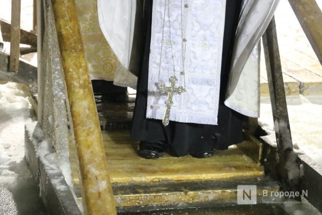 Мороз по коже: фоторепортаж с крещенских купаний в Нижнем Новгороде - фото 12