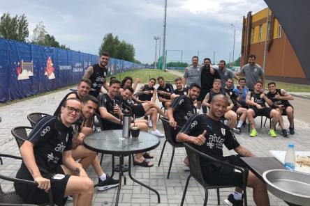 Футболисты сборной Уругвая устроили барбекю на Бору (ФОТО)