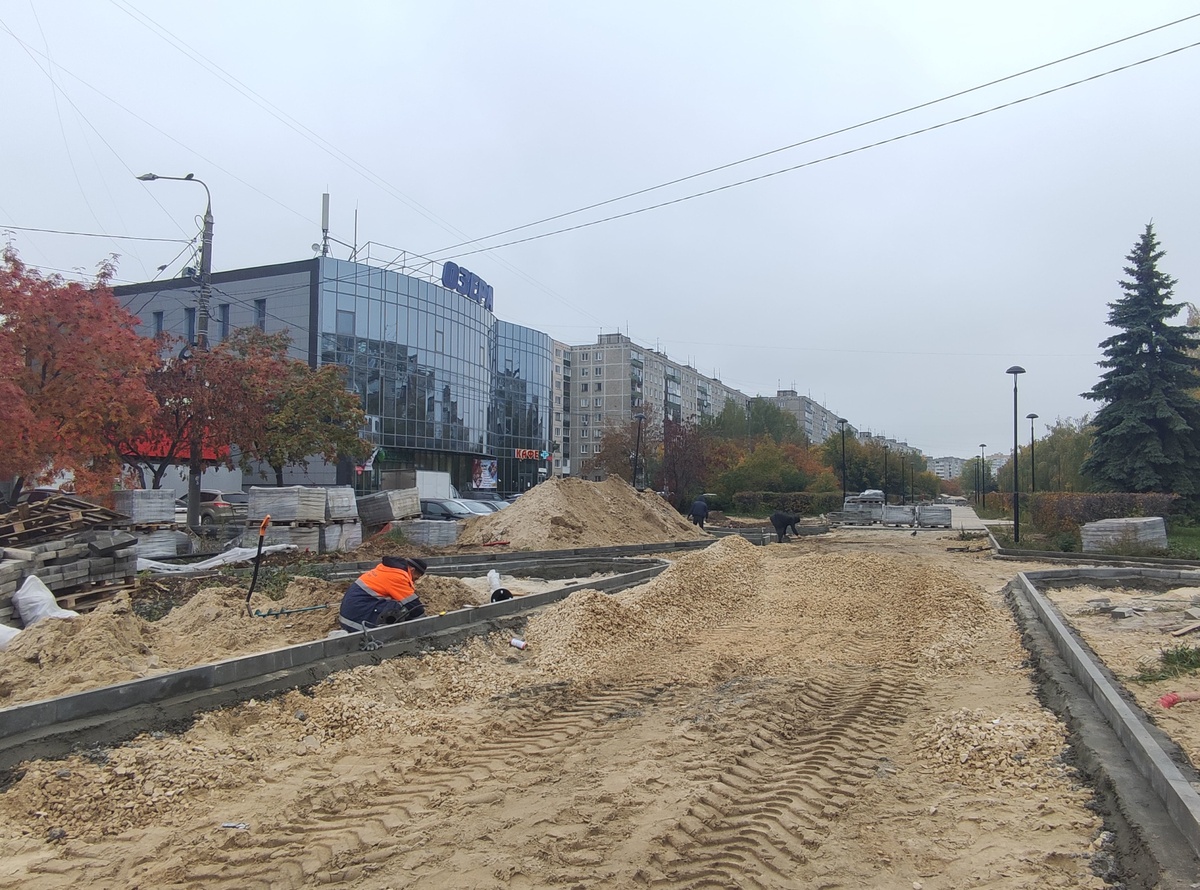Новый подрядчик возобновил благоустройство проспекта 70 лет Октября - фото 1