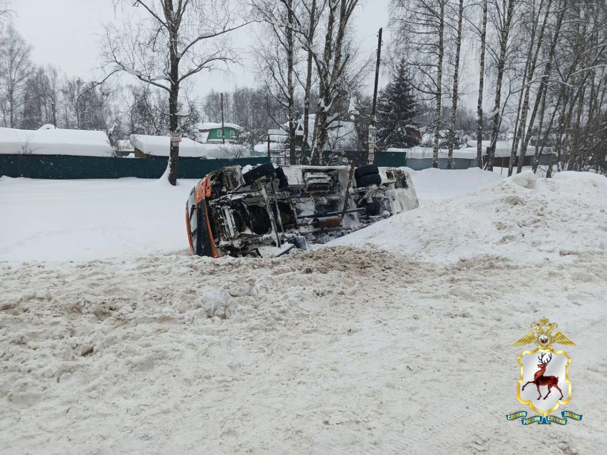 Появились подробности ДТП с пострадавшими пассажирами автобуса на Бору - фото 1