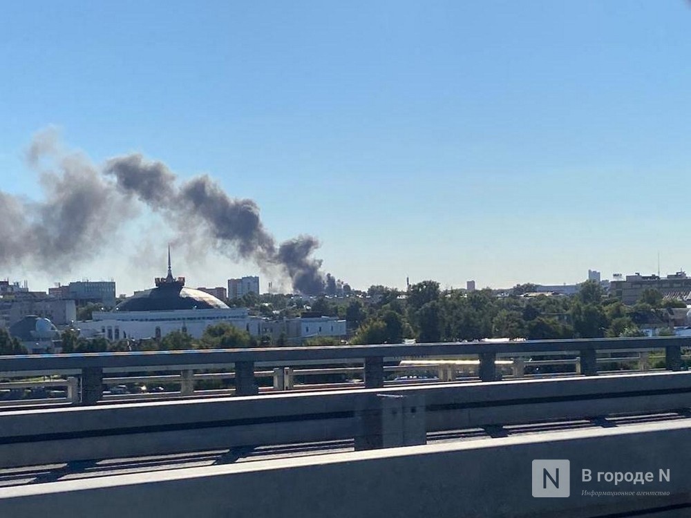 Появились видеозаписи с горящего склада с краской в Нижнем Новгороде - фото 1
