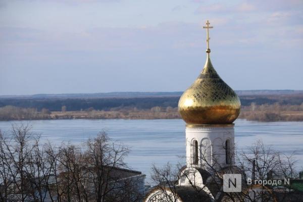 Шли Крестным ходом и ели гигантский кулич: как прошла Пасха в Нижнем Новгороде &mdash; фоторепортаж