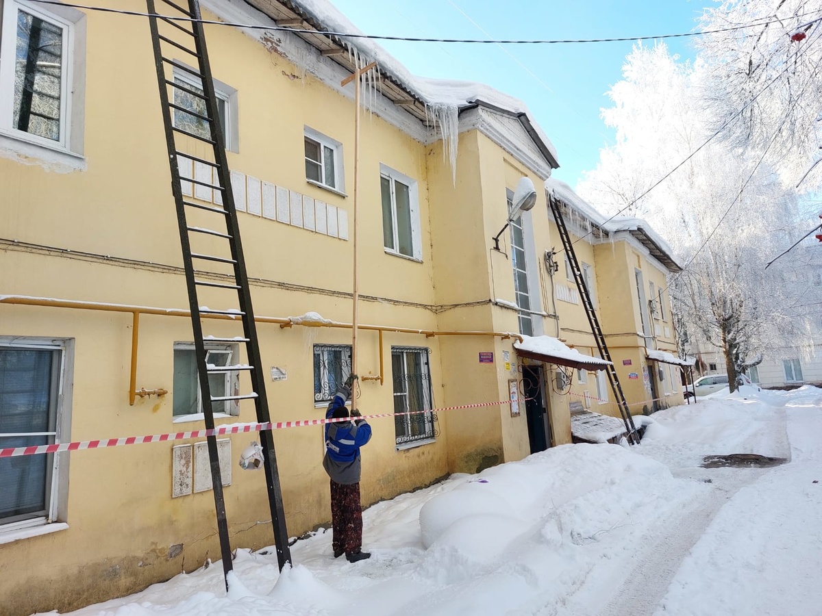 Более 200 дел возбуждено из-за сосулек на крышах в Нижегородской области - фото 1