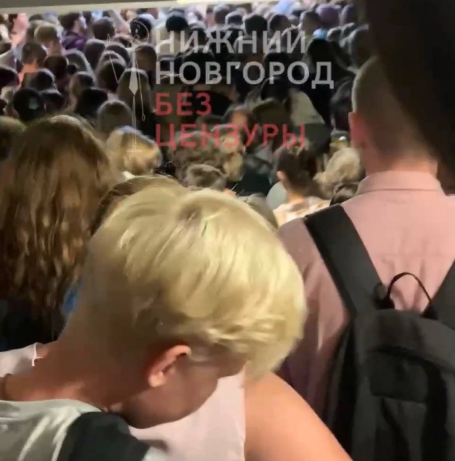Давка произошла в центре Нижнего Новгорода из-за концерта - фото 2