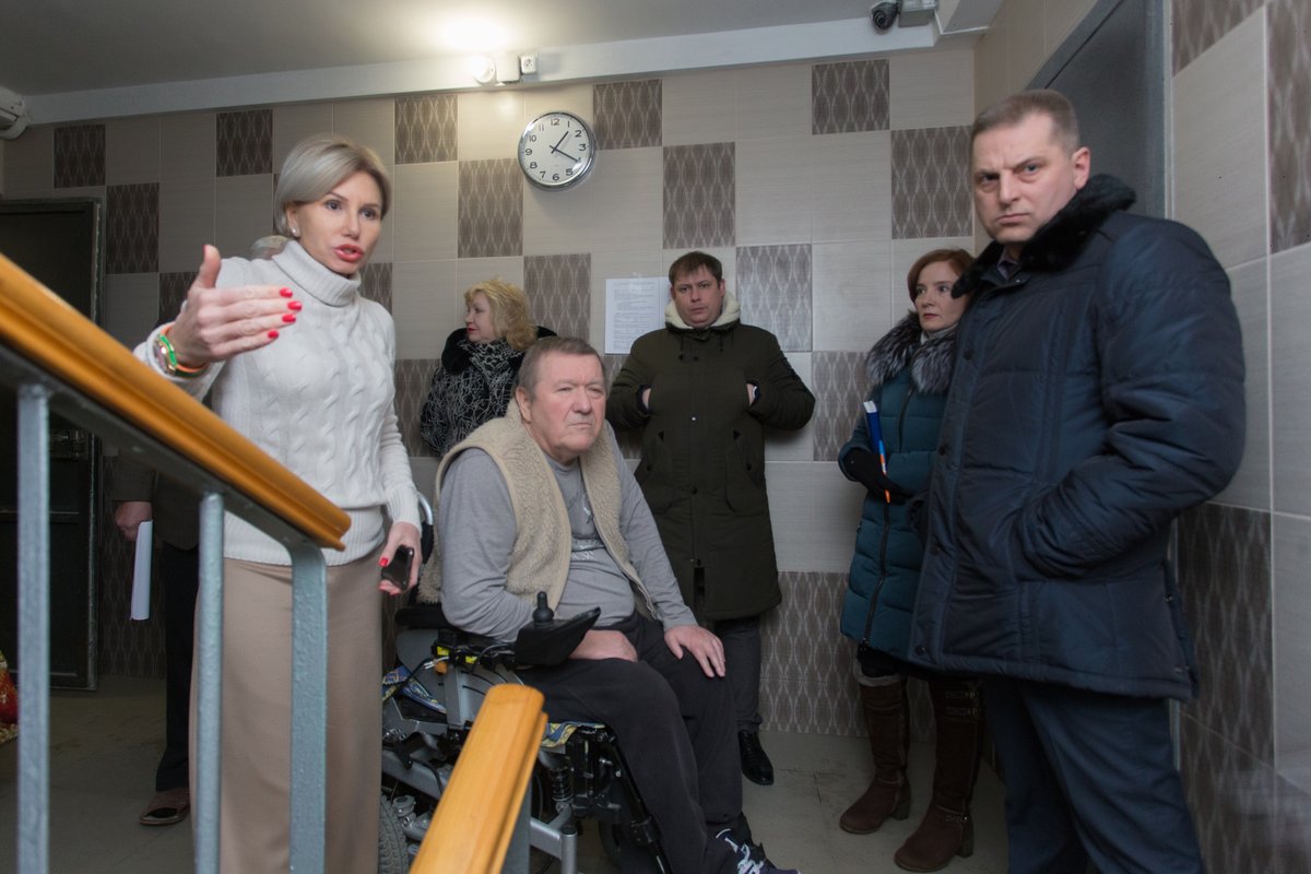 Власти заинтересовались нижегородским инвалидом после года заточения в квартире - фото 1