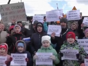 Жители Неклюдова попросили Путина разобраться в ситуации с железнодорожным переездом