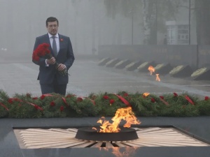 Глеб Никитин возложил цветы к Вечному огню