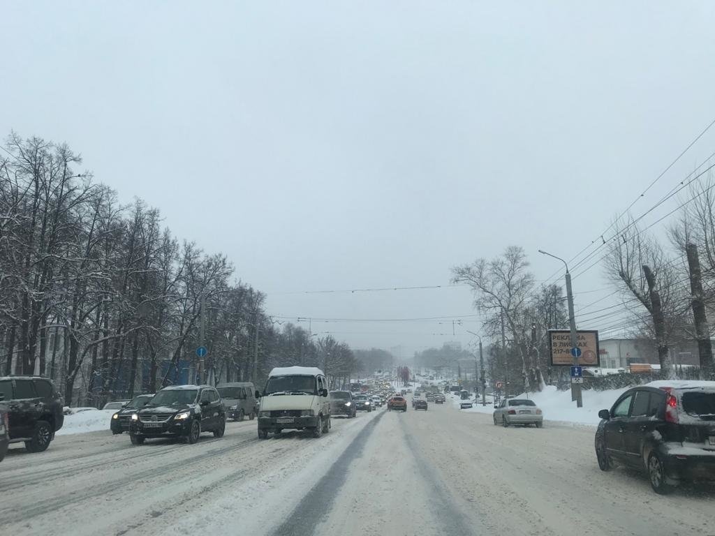 Световой элемент рухнул на дорогу на проспекте Гагарина в Нижнем Новгороде