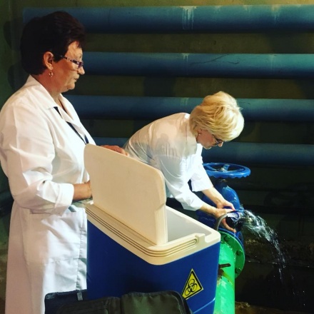Более 80 жалоб на странный запах горячей воды поступило от жителей Автозаводского района