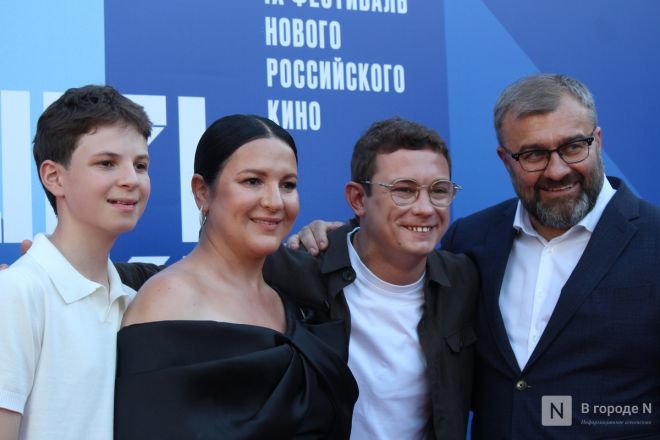 Знаменитости здесь: фоторепортаж с открытия &laquo;Горький fest&raquo; в Нижнем Новгороде - фото 37