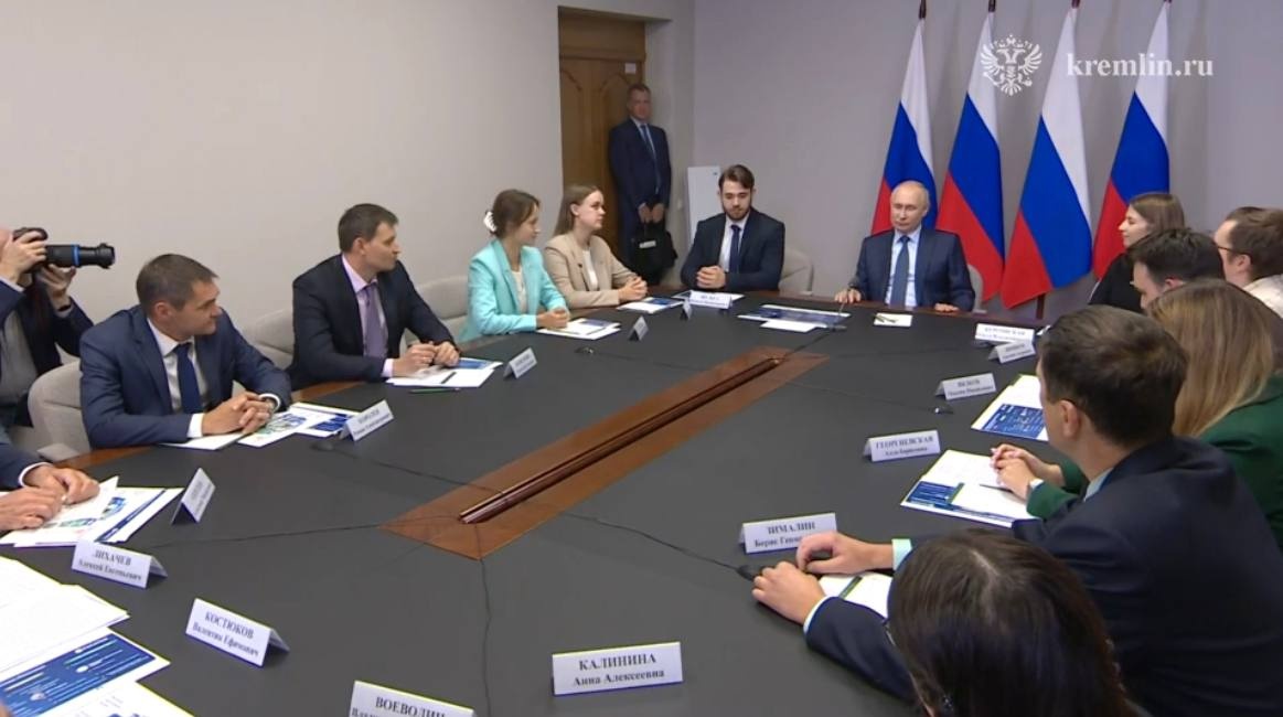 Путин высказался об ускорении темпов развития ядерного центра в Сарове - фото 1