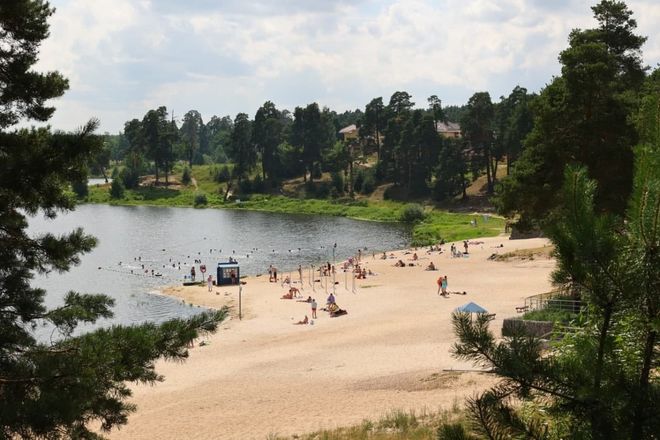 Почти 4000 человек посетили дзержинский пляж на озере Святом в выходные - фото 1