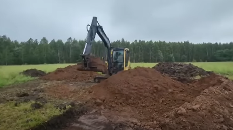 Переехавшая в Нижегородскую область канадская семья начала строить дом - фото 1