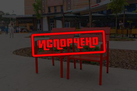 Вандалы украли и испортили 19 красных стульев в центре Нижнего Новгорода