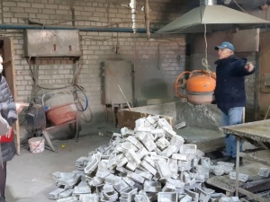 Суд закрыл производство брусчатки в частном доме на Бору