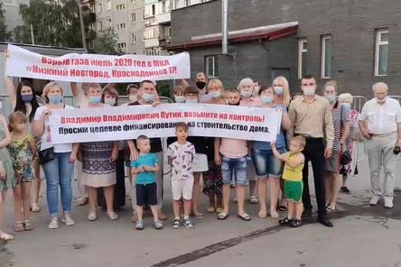 Жители разрушающегося дома на улице Краснодонцев просят Путина о помощи