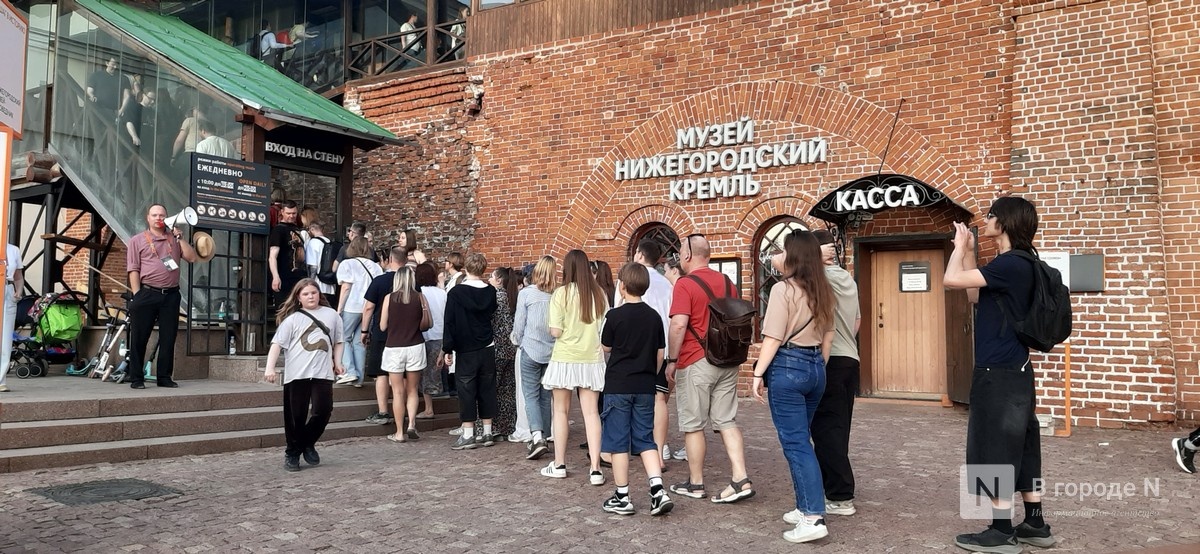 Огромные очереди выстроились перед музеями Нижнего Новгорода - фото 3