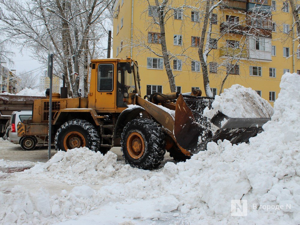 260 единиц спецтехники вышли на борьбу со снегом в Нижнем Новгороде