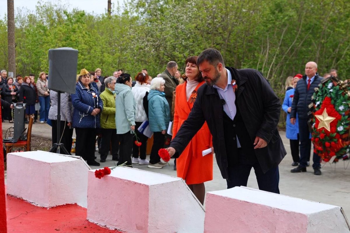 Михаил Клинков рассказал о возложении цветов к Обелиску Славы - фото 1
