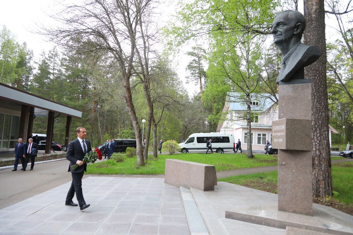 Дмитрий Медведев провел совещание по развитию центра физики и математики в Сарове - фото 4