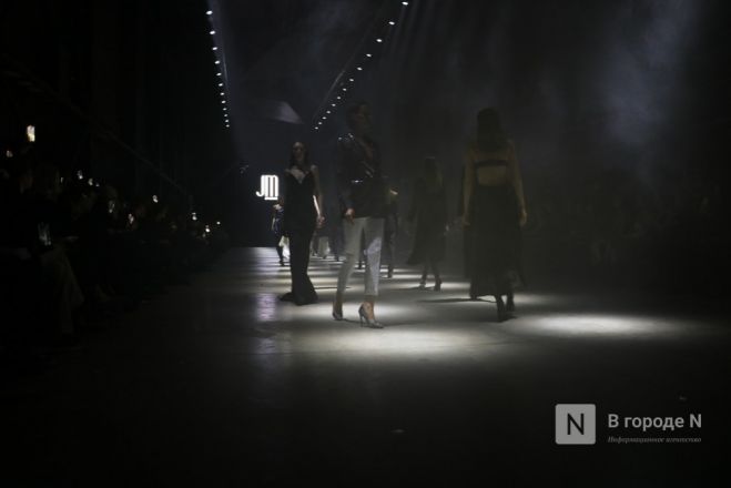 Электронная музыка, мерцающий свет, мода: &laquo;Русские. Fashion Night&raquo; в Нижнем Новгороде - фото 81