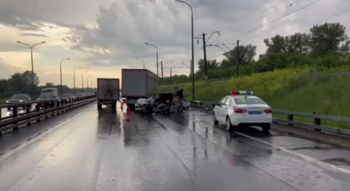 Труп в кабине и легковушка под краном: названы самые опасные мосты в Нижнем Новгороде - фото 3