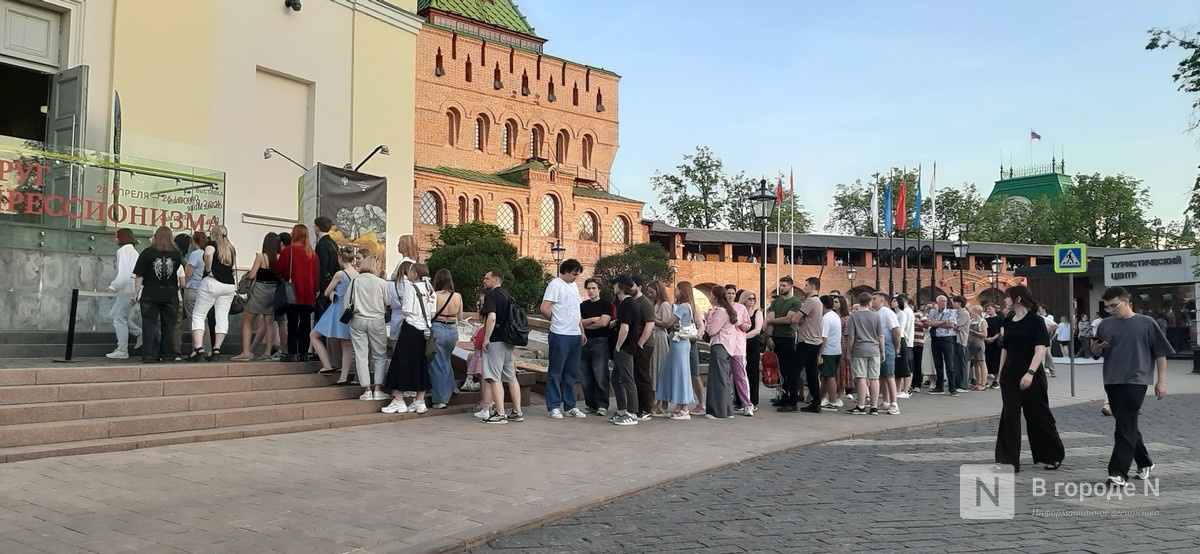 Огромные очереди выстроились перед музеями Нижнего Новгорода - фото 2