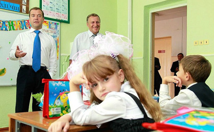 Низкие зарплаты привели к дефициту учителей в половине российских школ