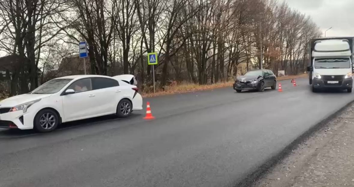 Пешеход пострадал из-за столкновения иномарок на нижегородской трассе - фото 1