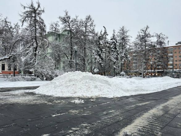 Утонули в сугробах: фоторепортаж с улиц Нижнего Новгорода после снежного апокалипсиса - фото 48