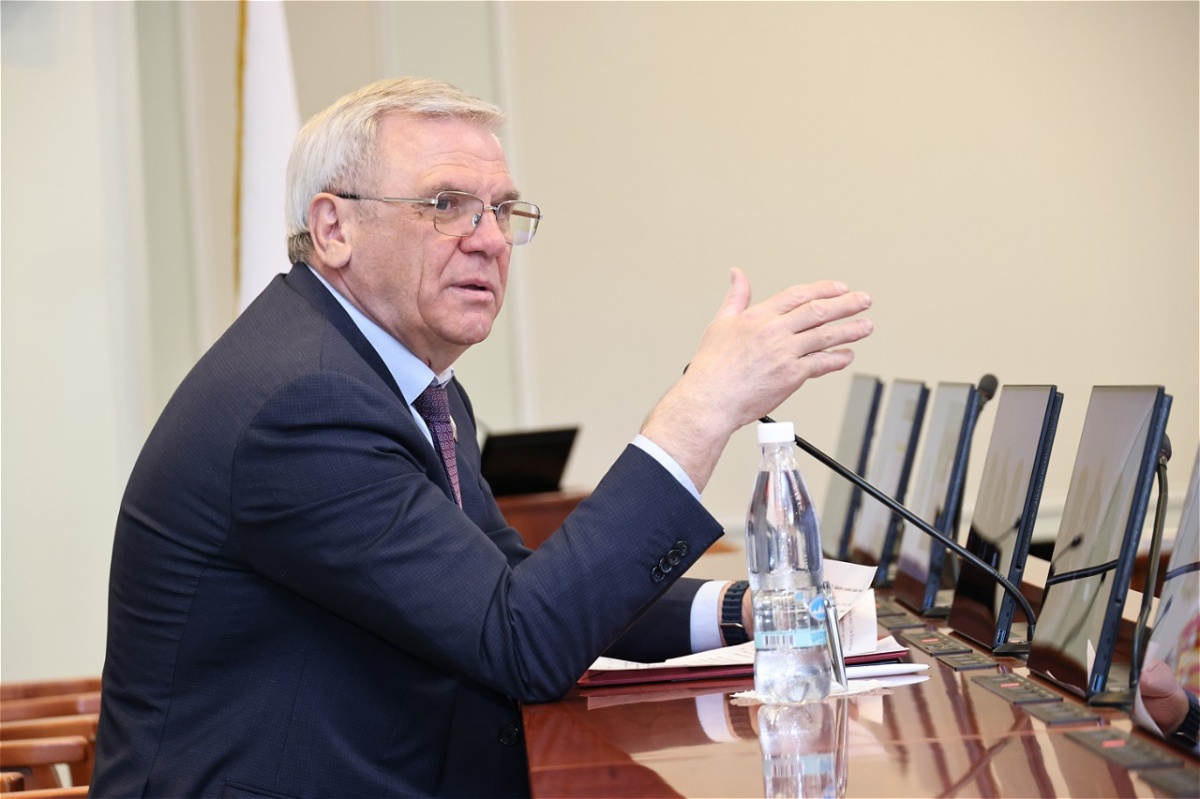 Спикер ЗСНО Люлин ответил на недетские вопросы юных активистов из Дзержинска - фото 1