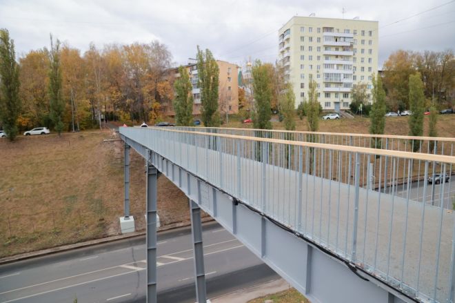 Пешеходный мост отремонтировали на Похвалинском съезде в Нижнем Новгороде - фото 2