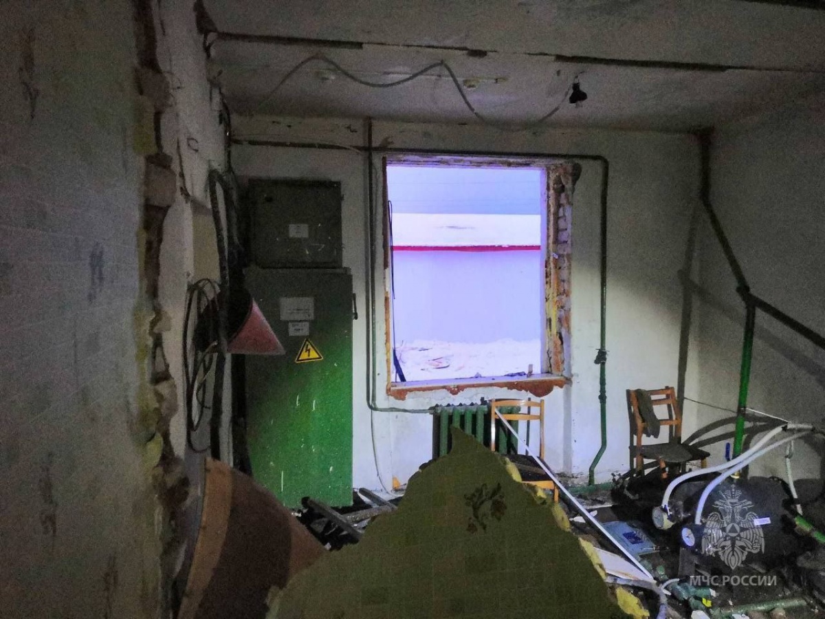 Стена дома разрушилась при взрыве котла в Шаранге - фото 1