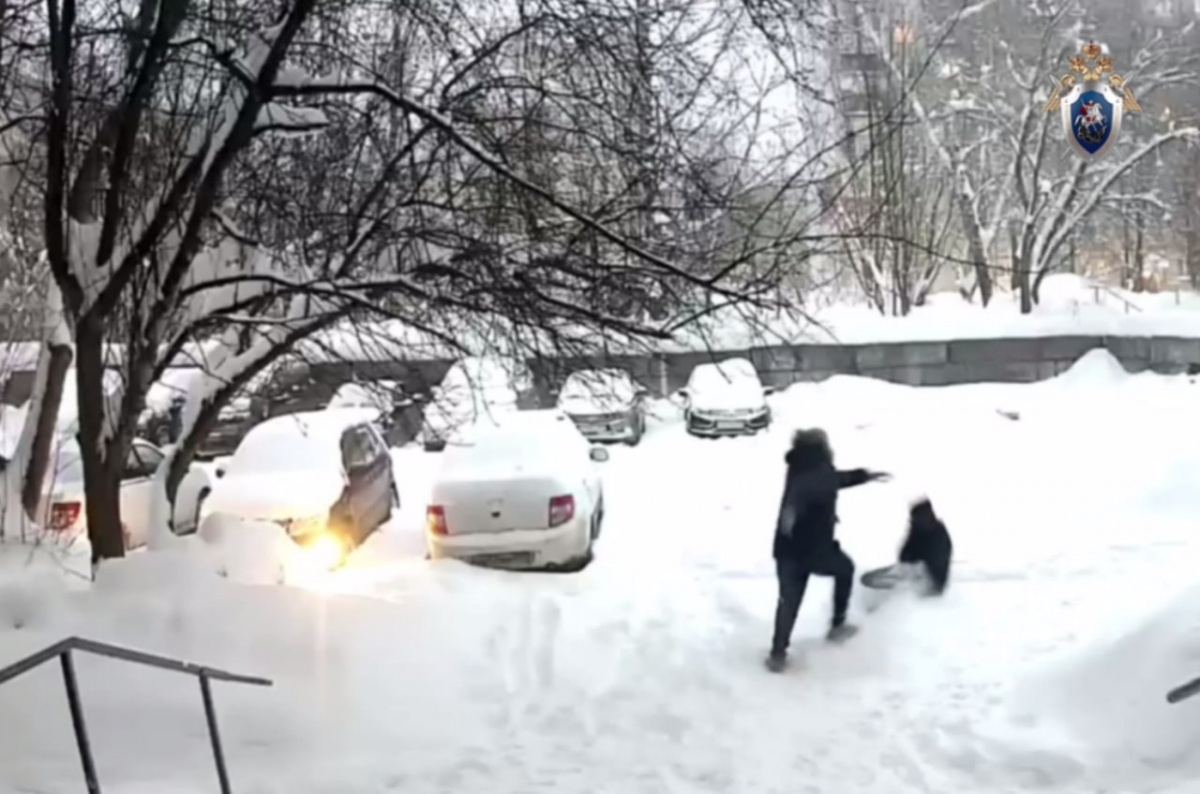 Мужчина жестоко убил знакомого у подъезда жилого дома в Нижнем Новгороде - фото 1