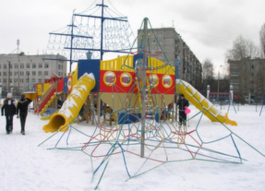Детскую площадку супермодели Водяновой демонтируют в Нижнем Новгороде - фото 1