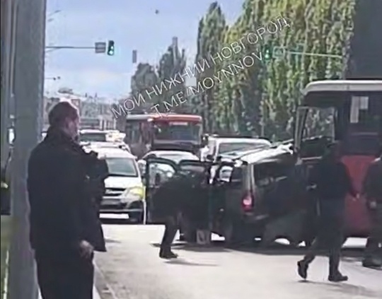 Массовое ДТП с пассажирским автобусом случилось в Нижнем Новгороде - фото 1