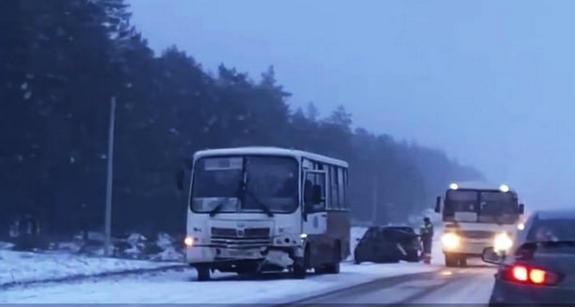 67 маршрутка нижний. ДТП С автобусом сегодня Нижний Новгород Москва. Нижегородский автобус.