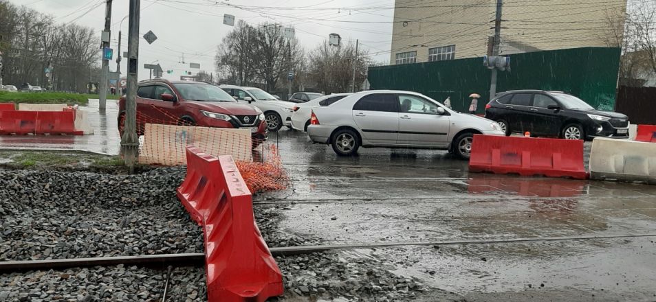 Огромные пробки возникли на перекрестке Ванеева-Сусловой в Нижнем Новгороде - фото 5