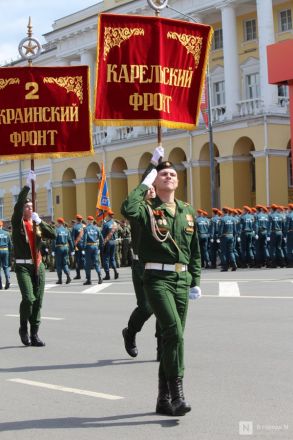 Фоторепортаж: парад в честь 80-й годовщины Победы прошел в Нижнем Новгороде - фото 113