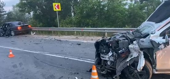 Водитель пострадал в жестком столкновении двух машин в Дзержинске