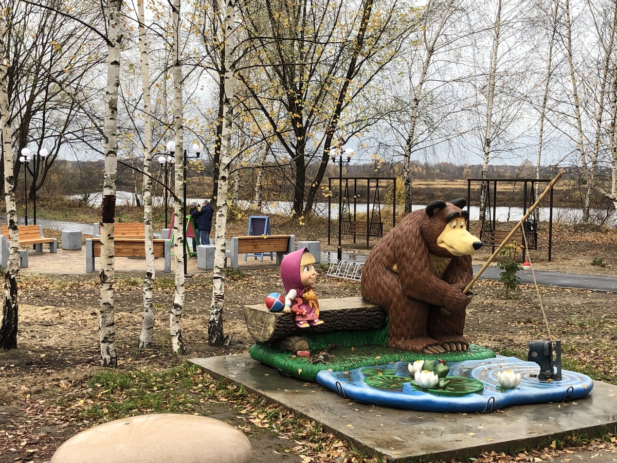 Фигуры Маши и Медведя и скейт-площадка появились в парке в Навашине - фото 1