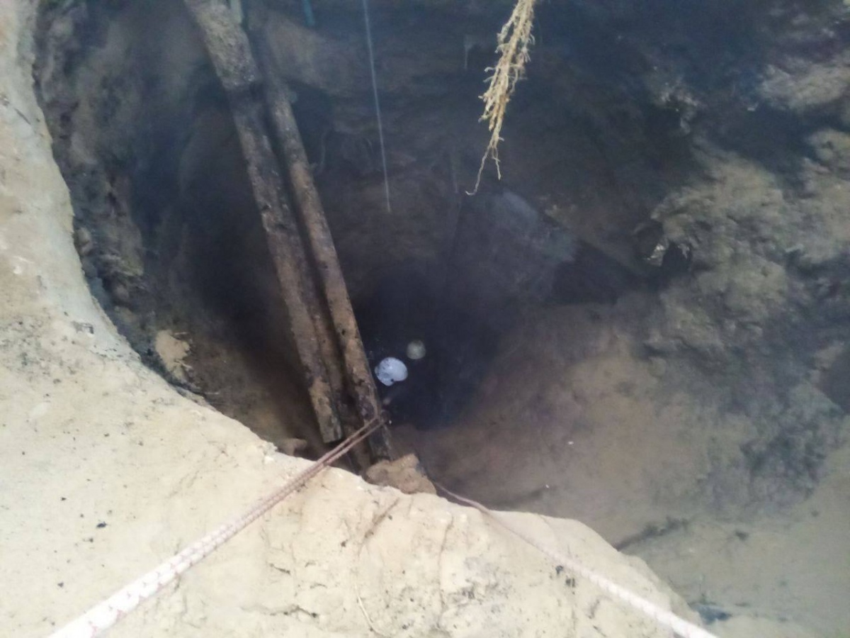 Появились фото огромной ямы в Канавинском районе, куда упал мужчина - фото 2