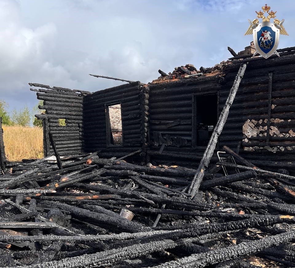 Житель Чкаловского района поджег дом с людьми внутри - фото 1